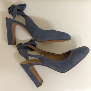 Banana Republic Shoes - Banana Republic Blue Suede Pumps w/ Bows Size 9 Banana Republic Shoes - Banana Republic Blue Suede Pumps w/ Bows Size 9